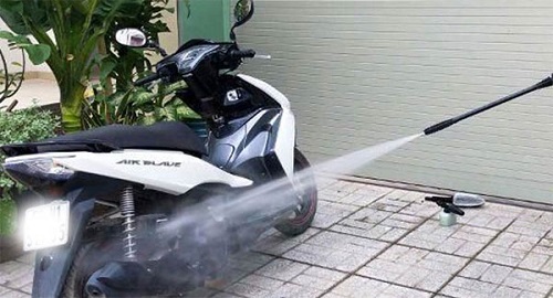 cách rửa xe máy xịt nước toàn thân xe